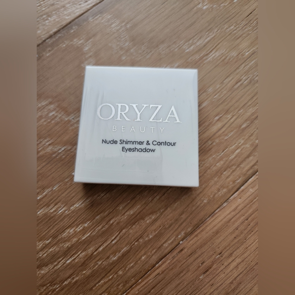 ORYZA BEAUTY | Nude Shimmer & Contour Eyeshadow
